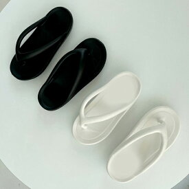 サンダル トング フラット レディース ぺたんこ ペタンコ 黒 白 ブラック ホワイト 歩きやすい 痛くない カジュアル シンプル 靴 婦人靴 韓国