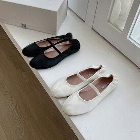 パンプス バレエシューズ フロントストラップ フラット レディース ぺたんこ ペタンコ 黒 白 ブラック ホワイト 歩きやすい 痛くない 靴 婦人靴 韓国