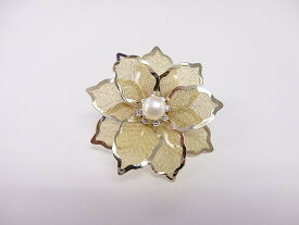 【送料無料・ラッピング無料】ポインセチア ピンブローチ淡水真珠付き（ゴールド色）【楽ギフ_包装】【楽ギフ_のし宛書】