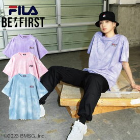 【送料無料】BE:FIRST FILA ビーファースト フィラ コラボ JUNON RYOKI 着用モデル 限定 半袖 Tシャツ ティーシャツ タイダイ ロゴ 刺繍 公式 グッズ ノベルティ ストラップホルダー メンズ レディース ユニセックス サックス ピンク パープル