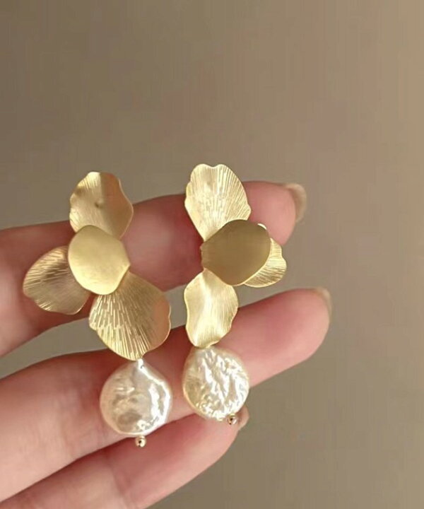 楽天市場】メタリック フラワー 凹凸 パール ピアス 女性 レディース 