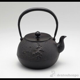 【5％OFFクーポン 本日23:59まで】 長閑形山水鉄瓶 鉄製 1.3L ( 茶道具 茶の湯 抹茶 鉄分摂取 湯沸かし 高岡銅器 結婚 出産 内祝い 引き出物 金婚式 誕生日プレゼント 還暦祝い 古希 喜寿 米寿 退職 定年 プレゼント お祝い お返し お礼 令和 両親 父 母 男性 )