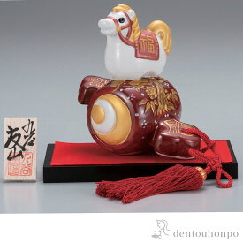 【LINE登録で300円クーポン】 干支置物 小槌乗り午 金彩 4.5号 台・敷物・立札付 ( 退職祝い 定年 午 馬 十二支 2026年 開運 九谷焼 結婚 出産 内祝い 引き出物 金婚式 誕生日プレゼント 還暦祝い 古希 喜寿 米寿 退職 定年 プレゼント お祝い お返し お礼 令和 海外 )