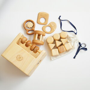 山のくじら舎 赤ちゃんの宝石箱 出産祝い 木のおもちゃ 誕生日 プレゼント 男の子 女の子 ギフト 日本製 国産 檜 ヒノキ 木製 安心 安全 知育 ナチュラル お祝い 指先の知育