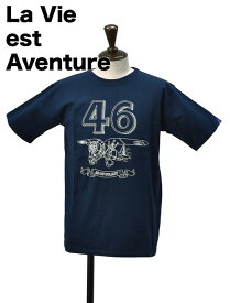 La vie est aventure　　ラ ヴィ エ アバンチュール 半袖Tシャツ メンズ クルーネックカットソー ロワール46モチーフプリント ネイビー コットン天竺 レギュラースリムフィット ユニセックス フランスブランド