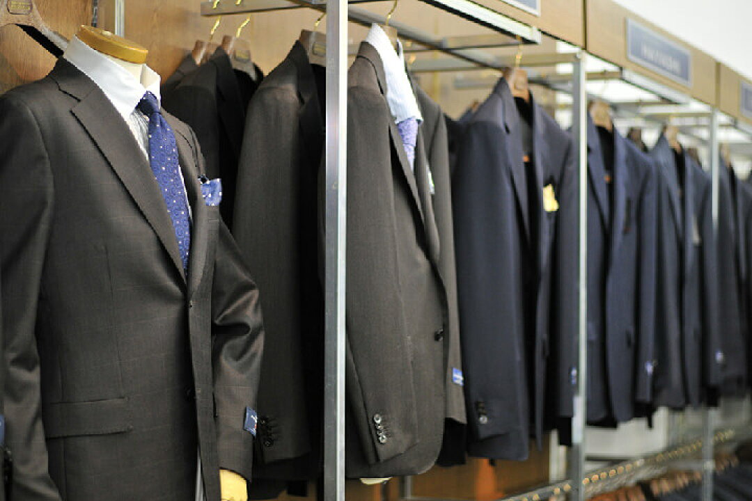 三好店店内の様子　スーツ編