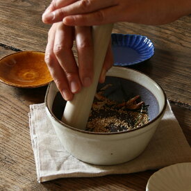 かもしか道具店 すりバチ 溝のないすり鉢 日本製 すりばち 白 黒 藍 茶 ナチュラル 陶器 シンプル ギフト プレゼント 贈り物 お祝い 雑貨 洗いやすい