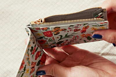 楽天市場 送料無料 小銭入れ Card Wallet Humming Night ナタリーレテ Nathalie Lete かわいい おしゃれ ミニ 財布 パーティー レディース コインケース Suica Pasmo カード収納 Icカード 小さい 花柄 ブランド 黒 赤 デザイン雑貨と文具 De Suite