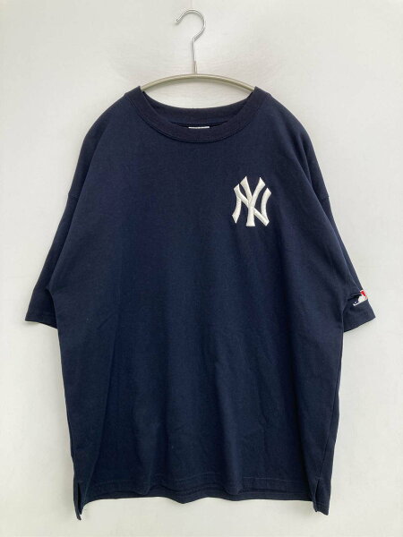 【中古】GENUINE MERCHANDISE ジェニュインマーチャンダイズ Tシャツ/カットソー M ネイビー バックプリント ワンポイント ブランドロゴ 刺繍 ミドル丈 半袖 クルーネック(丸首) メンズ レディース