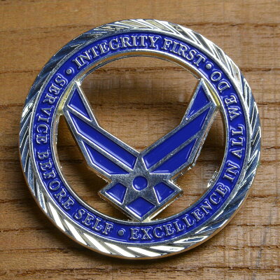 チャレンジコインU.S.エアフォース紋章記念メダルChallengeCoin記念コインUSAFアメリカ軍モットー亜鉛合金シルバーメッキ彫刻円形透明ケース付き