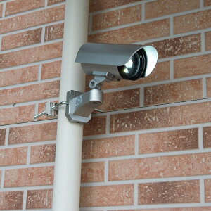 \LINE友だち登録で500円オフクーポン/ 防犯カメラに見える カメラ型センサーライト 耐震グッズ 防災用品 防犯用品 KR0004