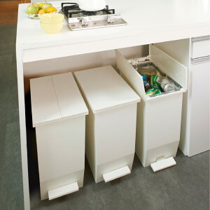 \最大8000円オフクーポン 10月27日9時59分迄/ 【45リットル×3個組】抗菌加工あり 棚下に置けるペダル式ダストボックス リビング ダストボックス 587122