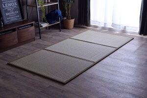 【メーカー直送】イケヒコ マットレス 畳 シングル 滑り止めシート付き 三つ折り 抗菌 防臭 吸湿 放湿 防音 軽量 日本製 九州産い草使用 ベージュ 約100×210cm|1110781021738