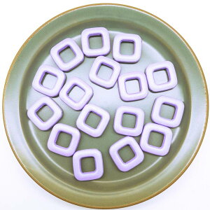 【道後雑貨店】4個 ※ミルキーパープル四角パーツ ハンドメイド アクセサリーパーツ アクリルストーン アクリルビーズ チャーム レア インポート 手芸 材料 副資材 レトロ モード系 デザイ