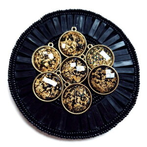 【道後雑貨店】2個 ※ラグジュチャーム黒 在庫処分セール 320→280 ハンドメイド アクセサリーパーツ アクリルストーン アクリルビーズ チャーム レア インポート 手芸 材料 副資材 レト