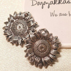 【道後雑貨店】2個  メタル風ひまわりパーツ   アクリルストーン ハンドメイド アクセサリーパーツ アクリルストーン アクリルビーズ チャーム レア インポート 手芸 材料 副資材 レト