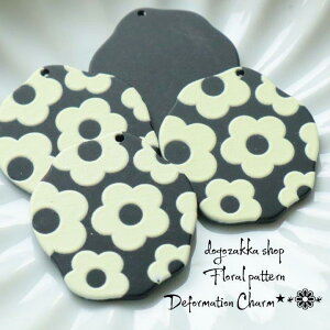 【道後雑貨店】4個 ☆大ぶりモノトーンフラワープリントパーツ (裏面はブラックのみです)ハンドメイド アクセサリーパーツ アクリルストーン アクリルビーズ チャーム レア インポート
