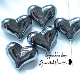 【道後雑貨店】4個 ※ハートコネクター　ブラックシルバー アクリルストーン アクリルビーズ チャーム レア インポート 手芸 材料 副資材 レトロ モード系 ハンドメイド材料