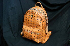 MCM(エムシーエム）STARKバックパック　キャメル　スタッズ　【中古】【人気】【美品】05594.