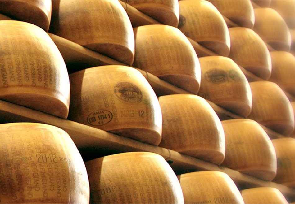 チーズパルミジャーノ・レッジャーノ12ヶ月熟成250g不定貫イタリア直輸入