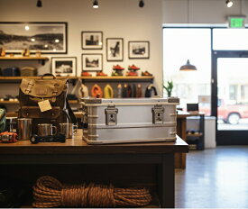 GENERIC OUTDOOR スタッキング アルミコンテナボックス 29L ガレージ収納箱 コンテナボックス キャンプギア収納箱 トランクボックス aluminum box アウトドアコンテナボックス スタッキングボックス アウトドアギアボックス 道具箱 工具箱 送料無料