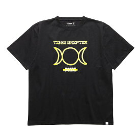 THE ROARK REVIVAL(ロアークリバイバル)TIME DRIFTER FINE TECH DRY TEEグラフィックアートプリント半袖TシャツCOLOUR:BLACK【日本代理店正規品】