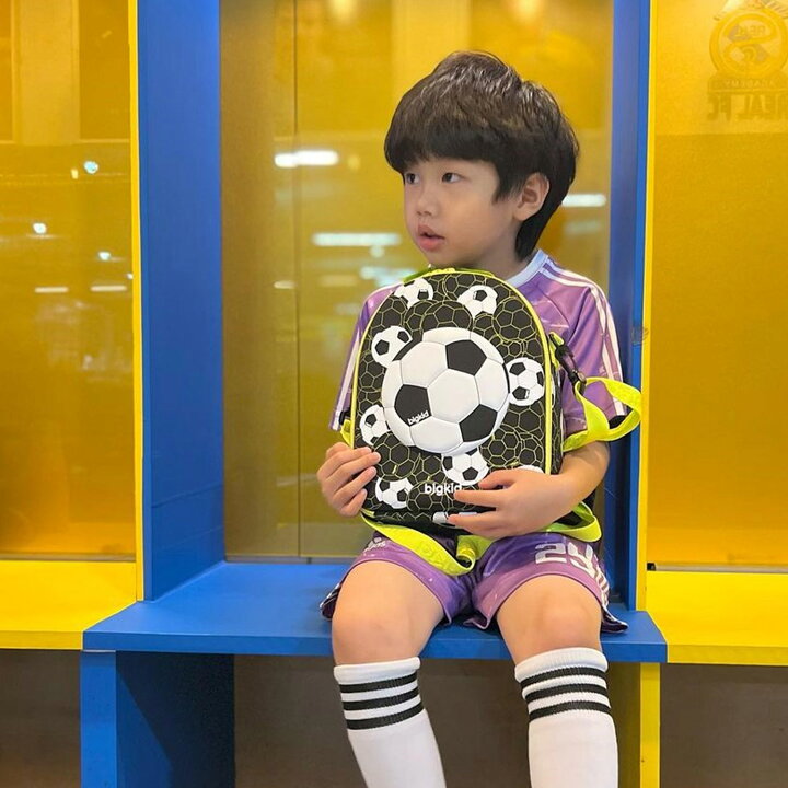 楽天市場 全商品p3倍 16日11 59迄 ショルダーバッグ クリスマスプレゼント 男の子 小学生 キッズ サッカー バッグ 子供 クリスマス プレゼント 6歳 7歳 8歳 9歳 スポーツバッグ 小さめ 男女兼用 キッズバック 韓国 人気 ギフト 雑貨 手提げ袋 お出掛け 習い事 Bk003