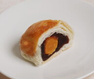 荳沙蛋黄酥-塩玉子入り黒あんパイ【横浜中華街・中華菜館 同發】