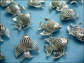 ビーズクラブ チャーム 熱帯魚 銀 3個 24mm ピアス イヤリング パーツ チャーム キーホルダー ネックレス 飾り