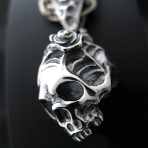 yKAGEMARU DESIGNS JQ}fUCzu[|bvV[Y SKULL and ROSES(TwoRoseEOneSkull) TOPXJAh[[Xgbv  KN w Y silver925 Vo[925 Vo[ANZ