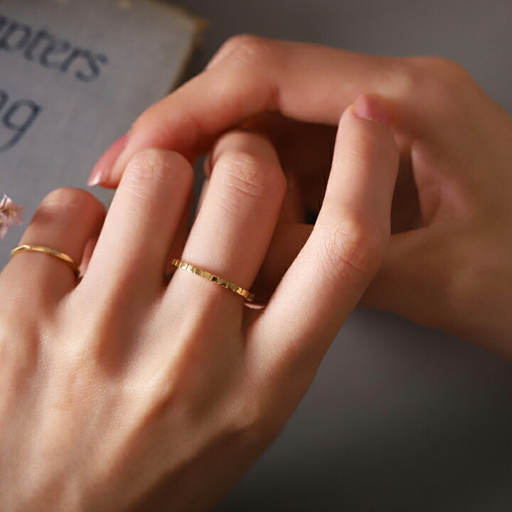 楽天市場 K18ゴールド リング 18k 18金 指輪 Devas ディーヴァス ピンキーリング シンプル ゴールドリング レディース かわいい 華奢 ジュエリー 重ねづけ 大人可愛い お誕生日 5号 6号 7号 8号 9号 四角 スクエア プレゼント デザイナーズアクセサリー Devas