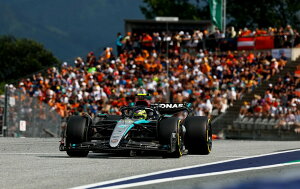 Minichamps ~j`vX 1/18 ~jJ[ _CLXgf 2024N6I[XgAGP ZfX MERCEDES GP - F1 W15 EQ PERFORMANCE TEAM AMG PETRONAS MOTORSPORT No.44 LEWIS HAMILTON CXEn~g