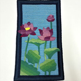蓮 パッチワーク キルト 材料セット キット 阿波しじら織 はす ハス ミニ タペストリー 徳島 ダックリン オリジナル アップリケ 実物大図案入り タテ42×ヨコ24cm