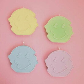 【P7倍】【在庫限り！売り尽くし SALE】 キャンドル スマイリー パステル ハンドメイド かわいい おしゃれ 韓国 韓国風 雑貨 丸形 キャラクター カラフル カラー 手作りキャンドル インテリア 海外 プレゼント 誕生日 引っ越し祝い 女性 友人ギフト