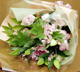 ピンク系の花にグリーンをあわせたボリューム感いっぱいの花束