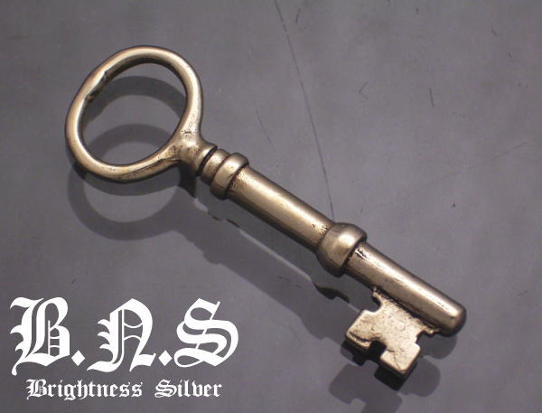 真鍮の鍵 ブラスアンティークキーペンダント1