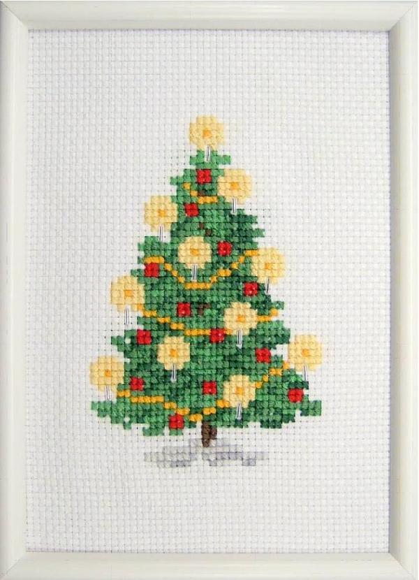 豊富な品 季節のクロスステッチキット 正規店 初級者向 Brodees K110 刺繍キット クリスマスツリー