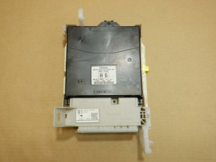 【中古】中古部品 アクア NHP10 右ﾌﾛﾝﾄﾌｪﾝﾀﾞｰ 【3330240100-002025595510600】