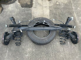 【中古】中古部品 アクア NHP10 リアアクスルビーム 【3330650100-000263001253500】