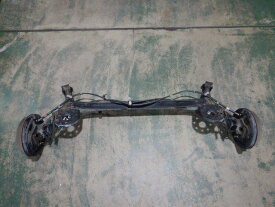 【中古】中古部品 アクア NHP10 リアアクスルビーム 【3330810100-260908000253500】