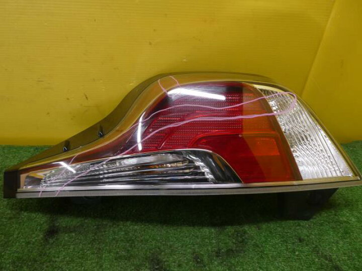楽天市場】【中古】中古部品 アクア NHP10 右ﾃｰﾙﾗﾝﾌﾟ 【3331010600 