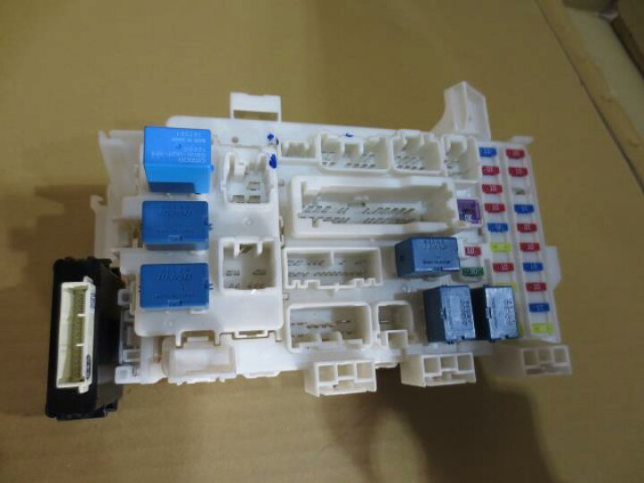 楽天市場】【中古】中古部品 ワゴンR MH34S ﾋｭｰｽﾞﾎﾞｯｸｽ 【3330460100 