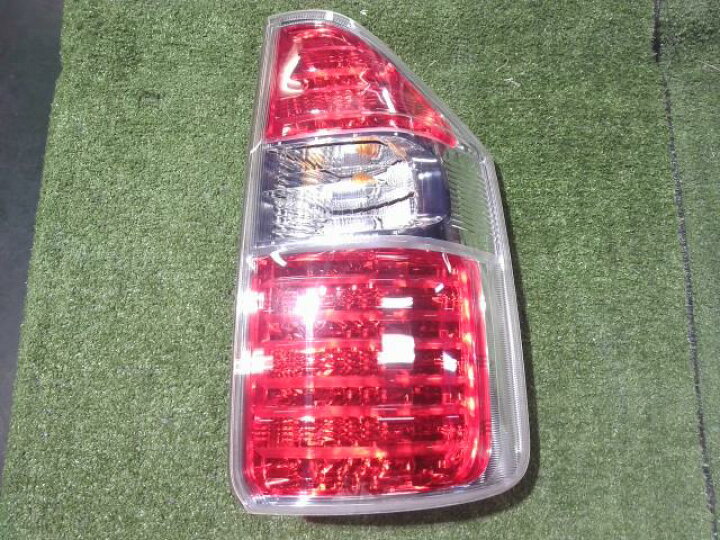 楽天市場】【中古】中古部品 ノア ZRR70G 右ﾃｰﾙﾗﾝﾌﾟ 【3260460000 