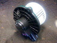 【中古】中古部品 デミオ DJ5FS ヒーターブロアモーター 【3340140100-000024042567900】