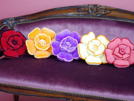 ★倉庫移転の為、総売り尽くしセール！★ 触り心地の良い♪ 薔薇クッション S「ピンク」「レッド」「パープル」「オレンジ」「クリーム」人気の5色展開♪ローズクッション ふわふわ ミニ 薔薇雑貨 姫系 花柄 プリンセステイスト ピンク ソファ