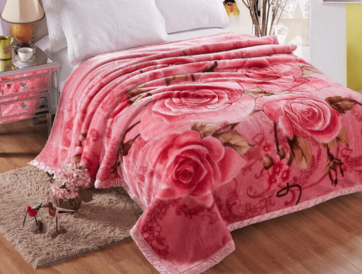 楽天市場 送料無料 バラ柄のあたたかい毛布 ブランケット 150ｘ0cm 長方形 薔薇 ローズ ピンク あったか 厚い 暖かい 発熱 ふわふわ 軽量 寝具 おしゃれ かわいい 高級 豪華 秋冬用 直輸入ｓｈｏｐ ｅ コレクション