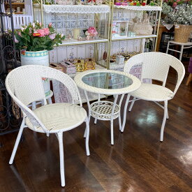 ★倉庫移転の為、総売り尽くしセール！★ リゾート ガラステーブル ガーデンテーブルセット ホワイト3点セット ブラック3点セット ガーデンファニチャー ガーデンチェア 3点セット 屋外 アームチェア ブラウン 丸テーブル 庭 ベランダ 2人掛け テラス 店舗 カフェ