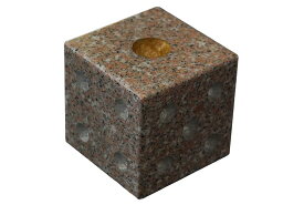 【オススメ！！】　【現品限り】中国産桜色御影石(G663)の彫刻品「サイコロ」