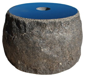 【売れてます！】【国内加工】黒御影石の束石、沓石　（上面磨き、側面自然風仕上げ）　上面7寸〜9寸、高さ5寸【送料無料】