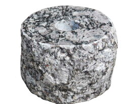 グレー系御影石の丸型束石(上面磨き・側面自然風仕上げ) インド産御影石オイスターパール上面5寸、高さ4寸